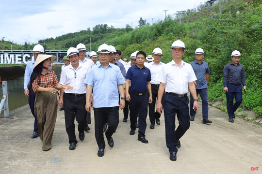 Bí thư Tỉnh ủy và Chủ tịch UBND tỉnh kiểm tra các dự án điện tại Vũ Quang