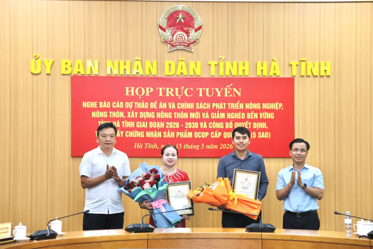 Hà Tĩnh trao chứng nhận OCOP 5 sao quốc gia cho 2 sản phẩm nước mắm