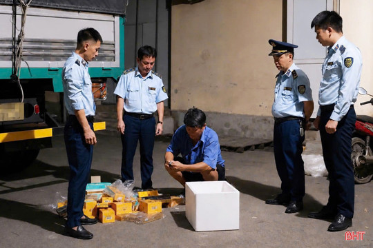 Lực lượng chức năng Hà Tĩnh tăng cường kiểm soát, chống buôn lậu, gian lận thương mại