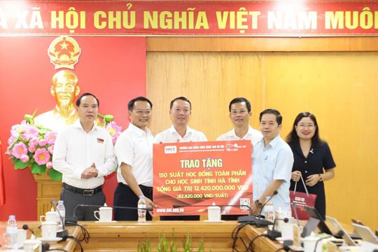 Hà Tĩnh thúc đẩy hợp tác với Trường Cao đẳng Công nghệ cao Hà Nội trong giáo dục, AI và nông nghiệp bền vững