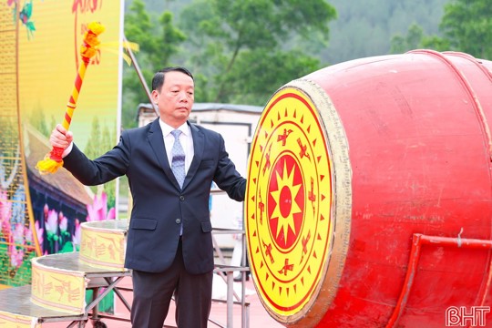 Khai hội chùa Hương Tích, mở đầu năm du lịch Hà Tĩnh 2026