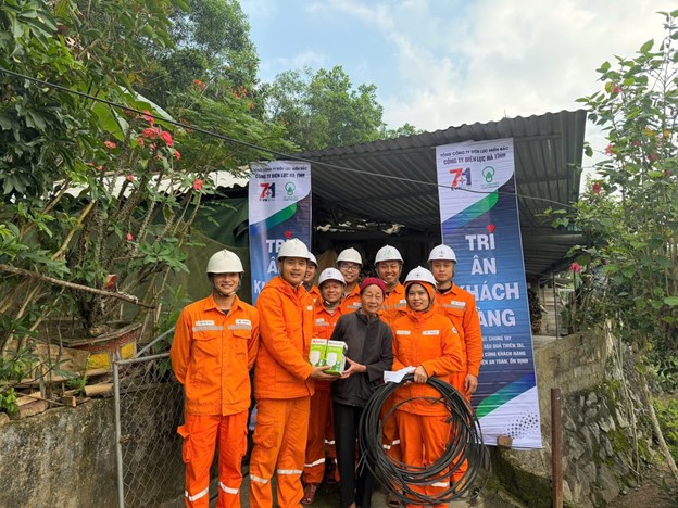 Điện lực Hà Tĩnh thắp sáng niềm tin, lan tỏa nghĩa tình