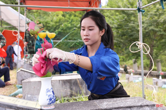 Những tấm lòng tri ân ở Nghĩa trang Liệt sĩ Nầm