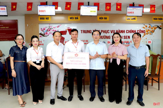 Phường đầu tiên ở Hà Tĩnh ra mắt mô hình "Dịch vụ công lưu động" phục vụ tận nhà