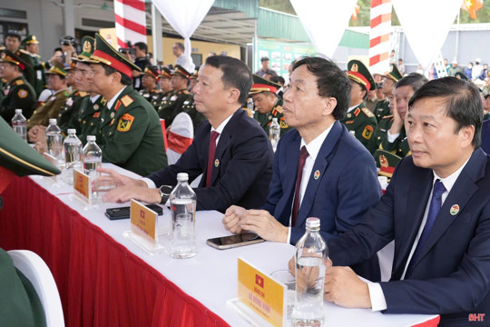 Chủ tịch UBND tỉnh Hà Tĩnh tham dự Giao lưu Hữu nghị quốc phòng biên giới Việt Nam - Lào 