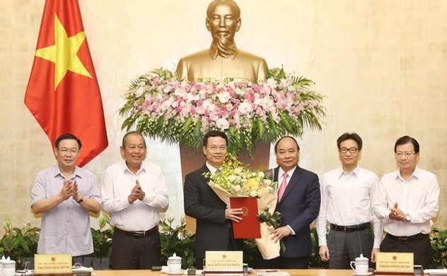 Trao Quyết định giao quyền Bộ trưởng cho ông Nguyễn Mạnh Hùng