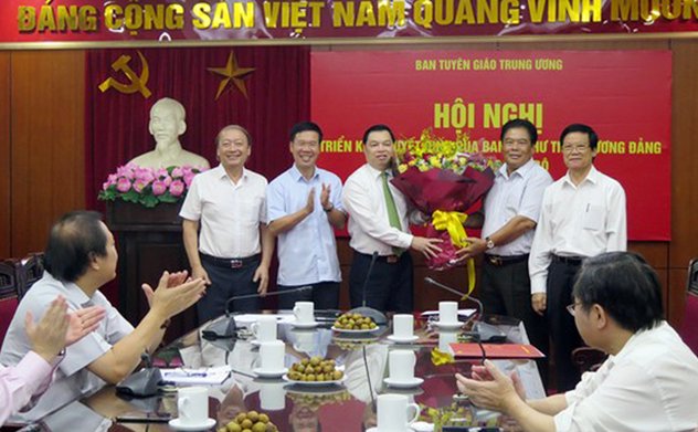 Trao các quyết định nhân sự của Ban Bí thư Trung ương Đảng