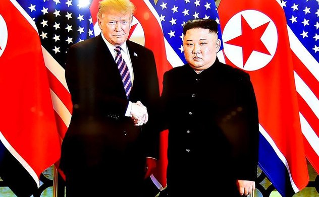 Tổng thống Trump, Chủ tịch Kim gặp gỡ, dùng bữa tối chung tại Hà Nội