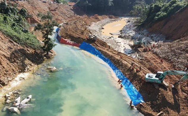 Vụ sạt lở Rào Trăng 3: Bắt đầu tìm kiếm các nạn nhân dưới lòng sông