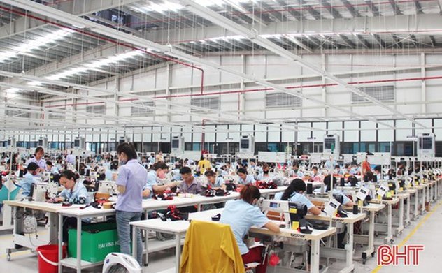 Bão lụt khiến chỉ số PMI Việt Nam giảm nhẹ trong tháng 11