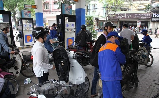 Tăng gần 800 đồng, giá xăng RON 95-III vượt 18.800 đồng mỗi lít 