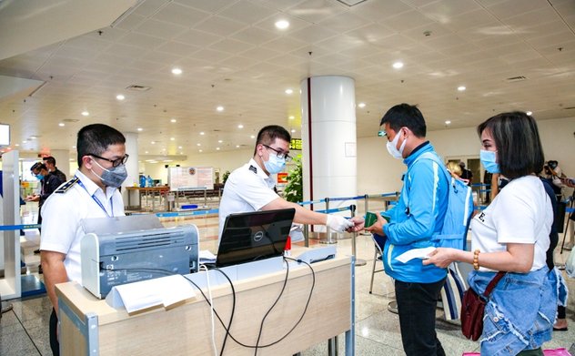 Bộ Y tế chính thức ban hành hướng dẫn phòng chống dịch COVID-19 với người nhập cảnh