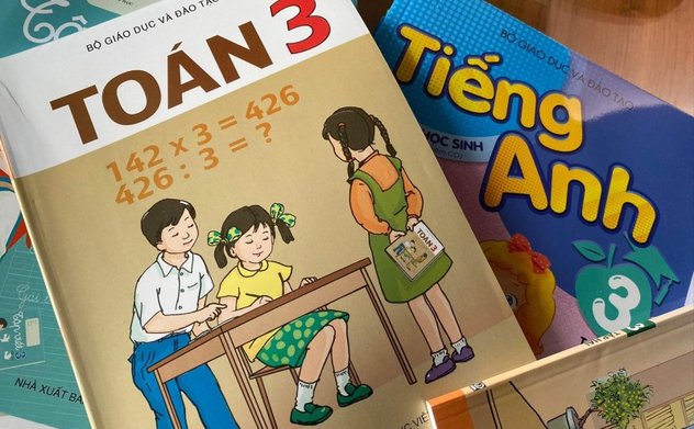 Bộ GD-ĐT yêu cầu giảm giá sách giáo khoa, không ép mua sách tham khảo 