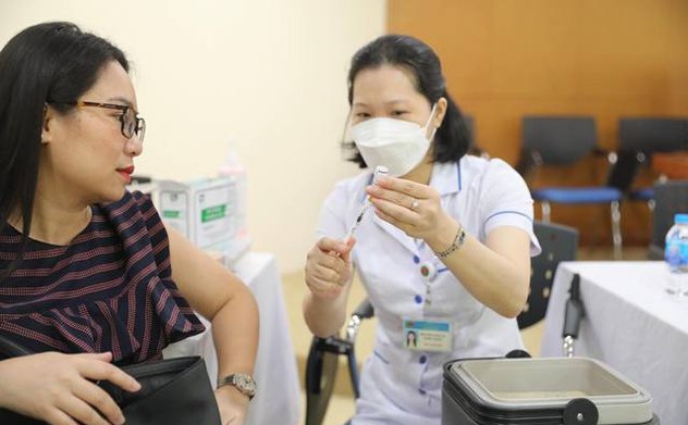 Bộ Y tế tiếp tục ‘điểm danh’ các địa phương tiêm mũi nhắc COVID-19 tỉ lệ thấp