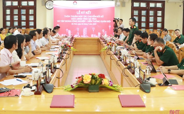 Hà Tĩnh ký kết thoả thuận hợp tác chuyển đổi số với Viettel 