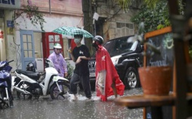 Đề phòng thời tiết nguy hiểm trên đất liền và trên biển 