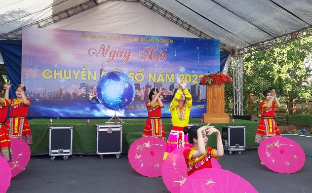 UBND thị trấn Nghèn tổ chức ngày hội chuyển đổi số năm 2022.