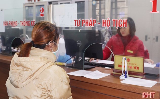 Người dân Hà Tĩnh thuận tiện trong giải quyết thủ tục hành chính từ những ngày đầu bỏ sổ hộ khẩu giấy