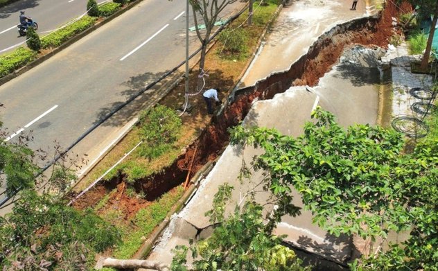 Công bố tình huống khẩn cấp về thiên tai trên một số tuyến quốc lộ 