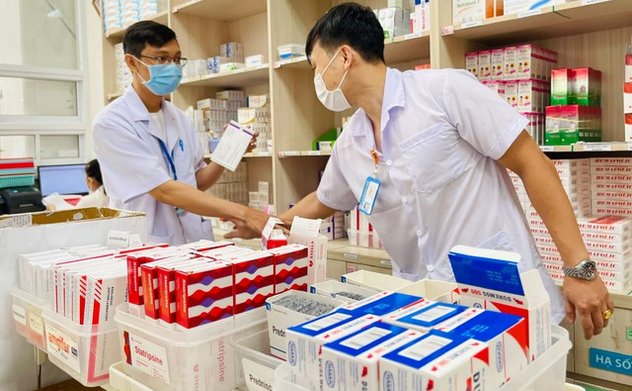 Bảo đảm cung ứng, kiểm soát chặt chẽ giá thuốc điều trị bệnh đau mắt đỏ