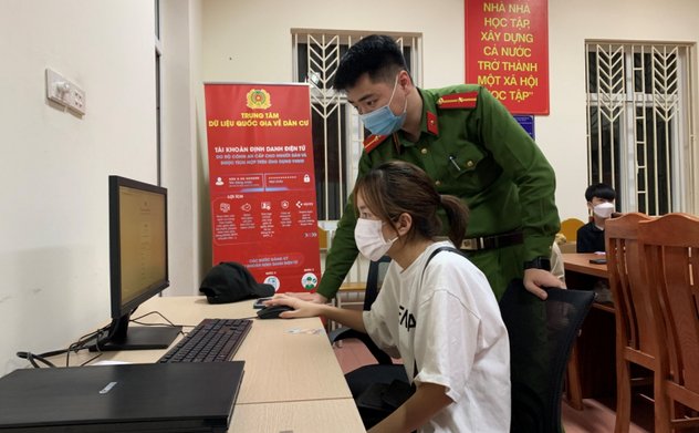 Quy định mới về tiếp nhận hồ sơ đăng ký cư trú trực tuyến qua cổng dịch vụ công, ứng dụng VneID