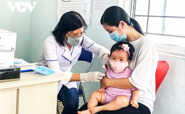 Sắp có thêm 2,8 triệu liều vaccine 5 trong 1 để tiêm chủng cho trẻ em 
