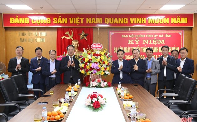 Thường trực Tỉnh ủy chúc mừng Ban Nội chính nhân ngày truyền thống