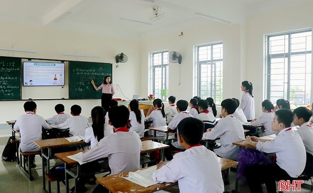 Xóa mù chữ cho người lớn, đẩy mạnh phân luồng giáo dục phổ thông