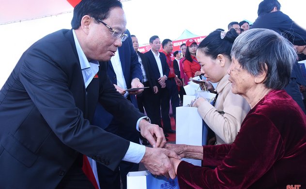 Phó Chủ tịch Quốc hội tham dự chương trình “Tết nhân ái Xuân Giáp Thìn" tại Hà Tĩnh