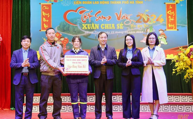 Bí thư Tỉnh ủy chung vui “Tết sum vầy” cùng người lao động thành phố Hà Tĩnh