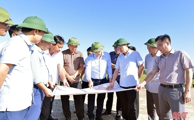 Khơi khát vọng, cống hiến từ những quyết sách hợp lòng dân