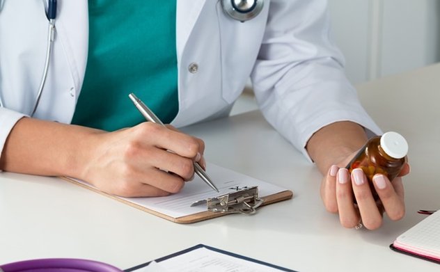 Bộ Y tế đề nghị kiểm tra, giám sát kê đơn, chỉ định trong khám bệnh 