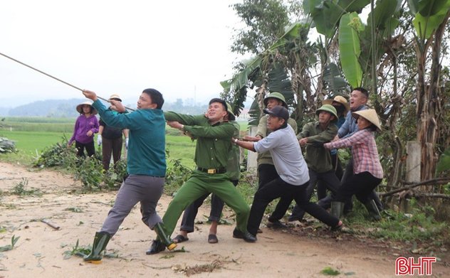 Người dân huyện Hương Sơn ra quân xây dựng nông thôn mới