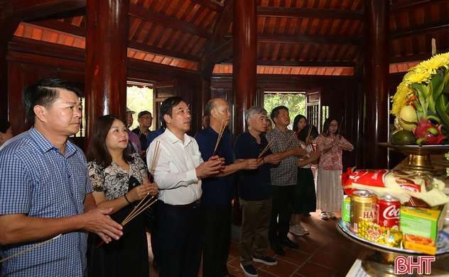 Đoàn công tác Trung ương MTTQ Việt Nam dâng hương Tổng Bí thư Lê Duẩn 