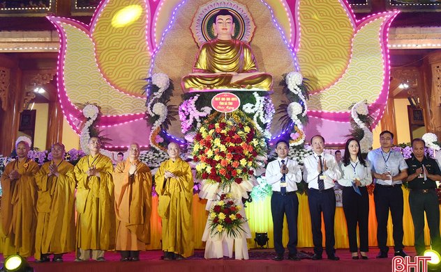 Lãnh đạo tỉnh Hà Tĩnh chúc mừng Đại lễ Phật đản năm 2024v