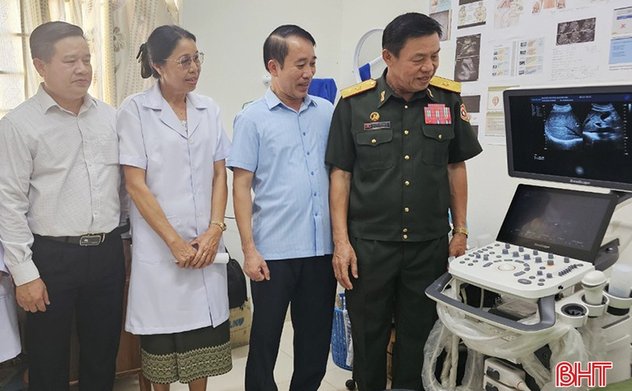 Bộ CHQS tỉnh thăm bệnh xá quân dân y kết hợp ở Bolikhămxay