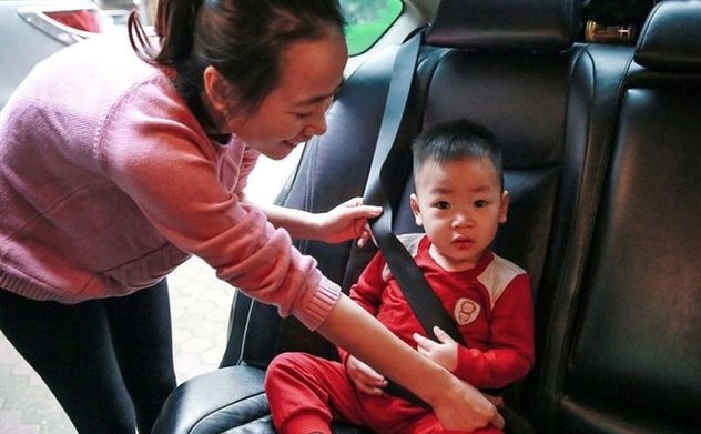 Sớm luật hóa quy định về an toàn cho trẻ em trên ô-tô