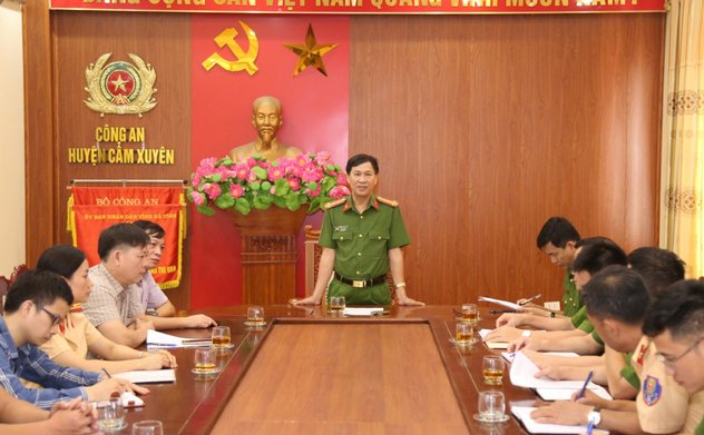 Tìm giải pháp cấp bách triển khai đảm bảo ATGT tại Cẩm Xuyên 