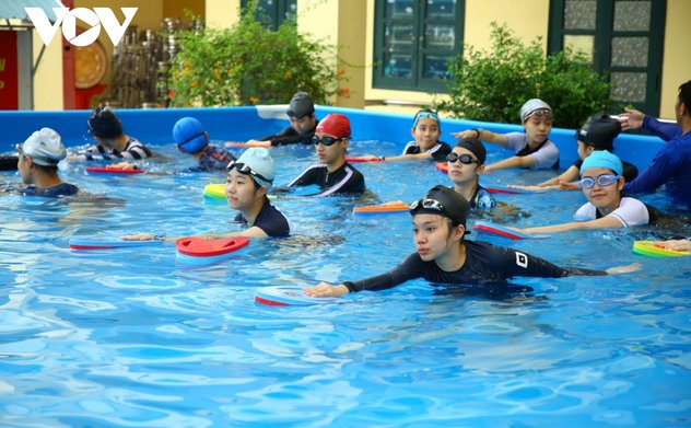 Con trẻ nghỉ hè và nỗi lo của cha mẹ