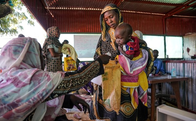 Khủng hoảng nạn đói ở Sudan: Nhiều người phải ăn lá cây và đất để cầm hơi