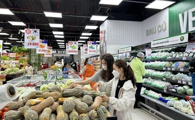 Lương tăng chưa về túi, đi chợ đã tốn nhiều hơn