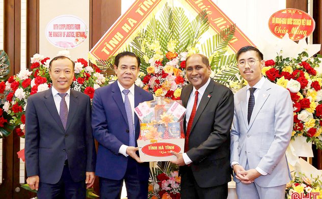 Chủ tịch UBND tỉnh Hà Tĩnh dự kỷ niệm Quốc khánh Singapore tại Hà Nội