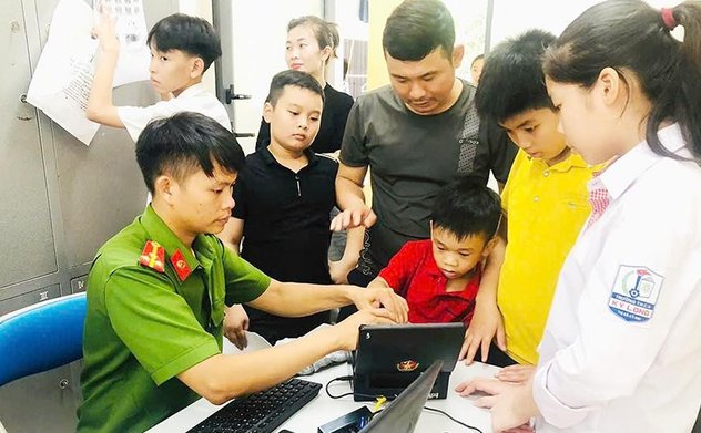 Công an Hà Tĩnh tăng cường tiến độ làm CCCD cho học sinh trước thềm năm học mới 