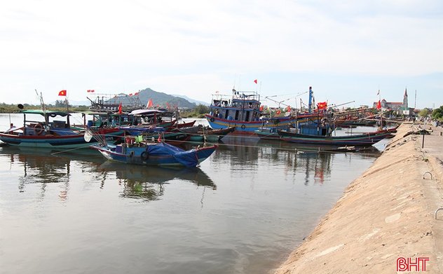 Hà Tĩnh kêu gọi tàu thuyền tránh trú bão số 3