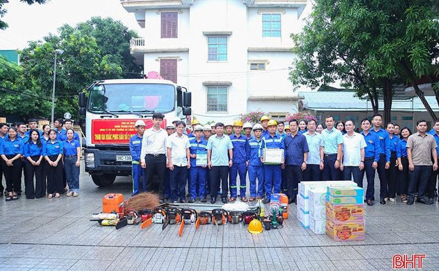 Công nhân môi trường Hà Tĩnh lên đường ra Bắc hỗ trợ khắc phục bão lũ