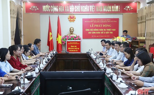 Nhiều cơ quan, đơn vị tại Hà Tĩnh quyên góp, ủng hộ đồng bào miền Bắc