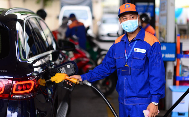 Giá xăng giảm mạnh trong chiều nay (12/9)