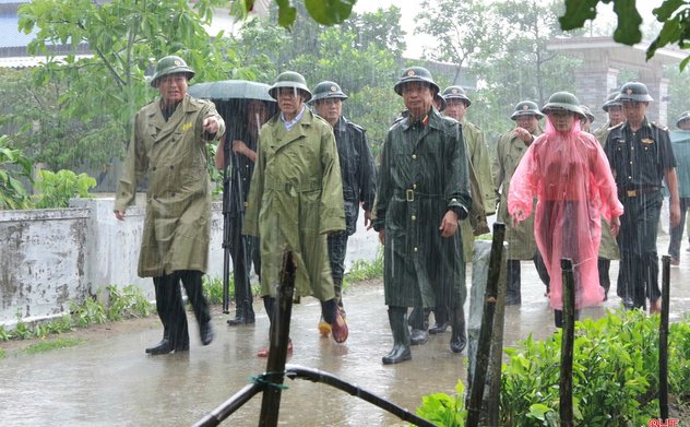 Bộ Tư lệnh Quân khu 4 và lãnh đạo tỉnh kiểm tra công tác ứng phó bão số 4