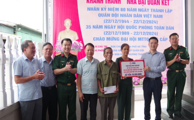 Phối hợp bàn giao nhà Đại đoàn kết cho hộ nghèo, gia đình chính sách tại các địa phương