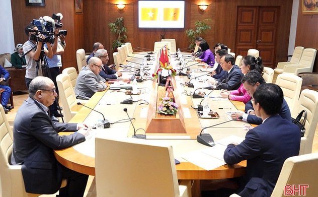 Bí thư Tỉnh ủy Hà Tĩnh cùng đoàn công tác của Quốc hội thăm, làm việc tại Maroc và Tây Ban Nha